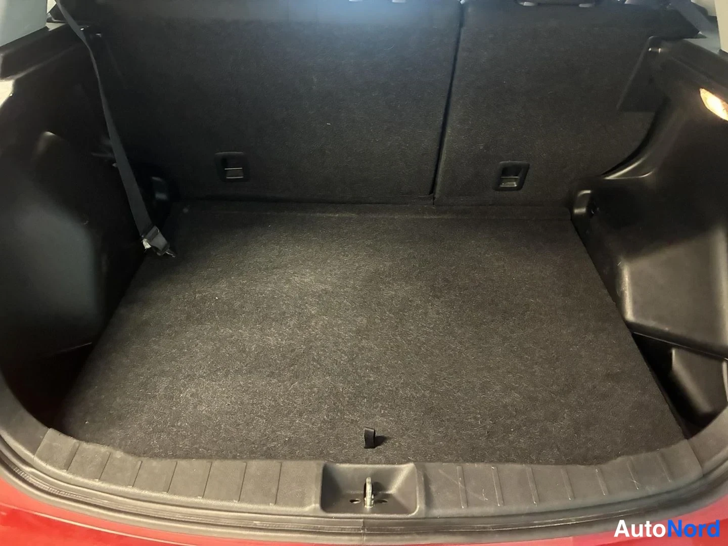 Punainen Mitsubishi ASX 2015, tavaratila, kuva 13