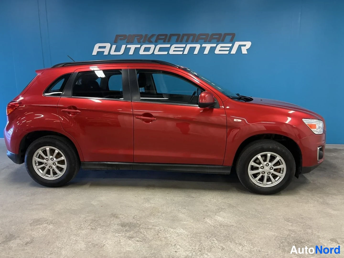 Punainen Mitsubishi ASX 2015, etuviisto, keula oikealle, kuva 2