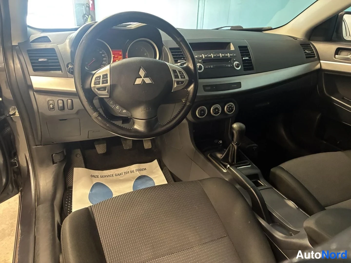 Harmaa Mitsubishi Lancer 2009, ohjaamo, kuva 9