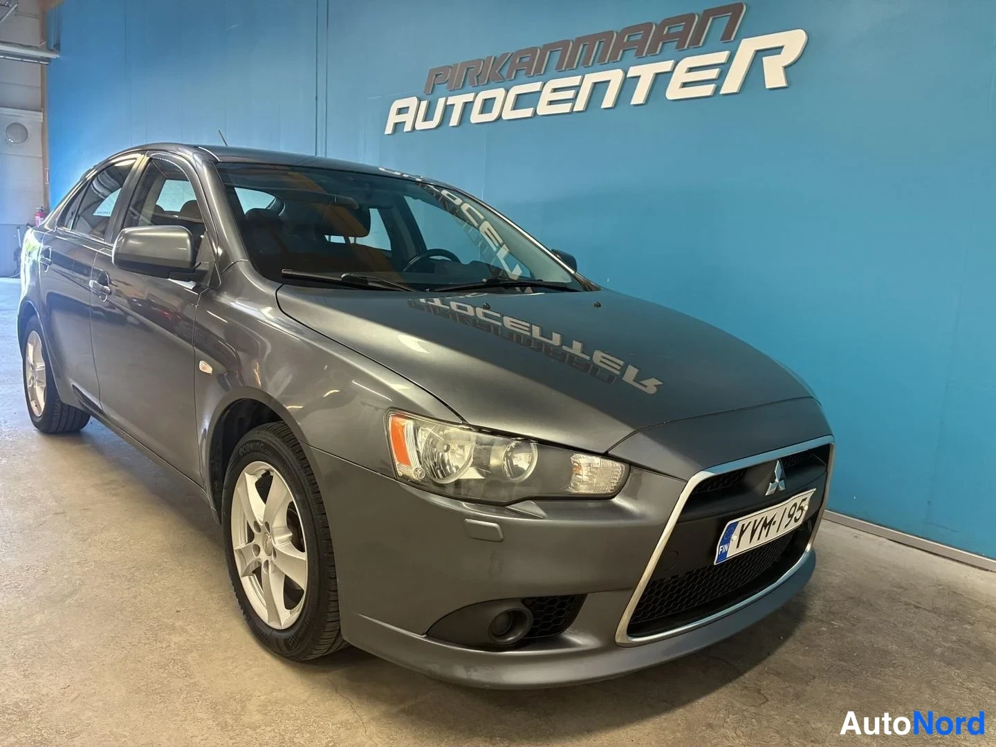 Harmaa Mitsubishi Lancer 2009, etuviisto, keula oikealle, kuva 3