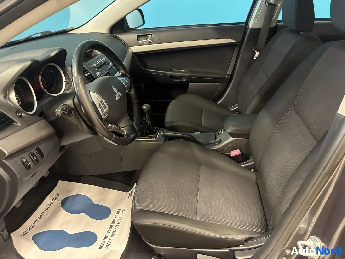 Harmaa Mitsubishi Lancer 2009, ohjaamo, kuva 7