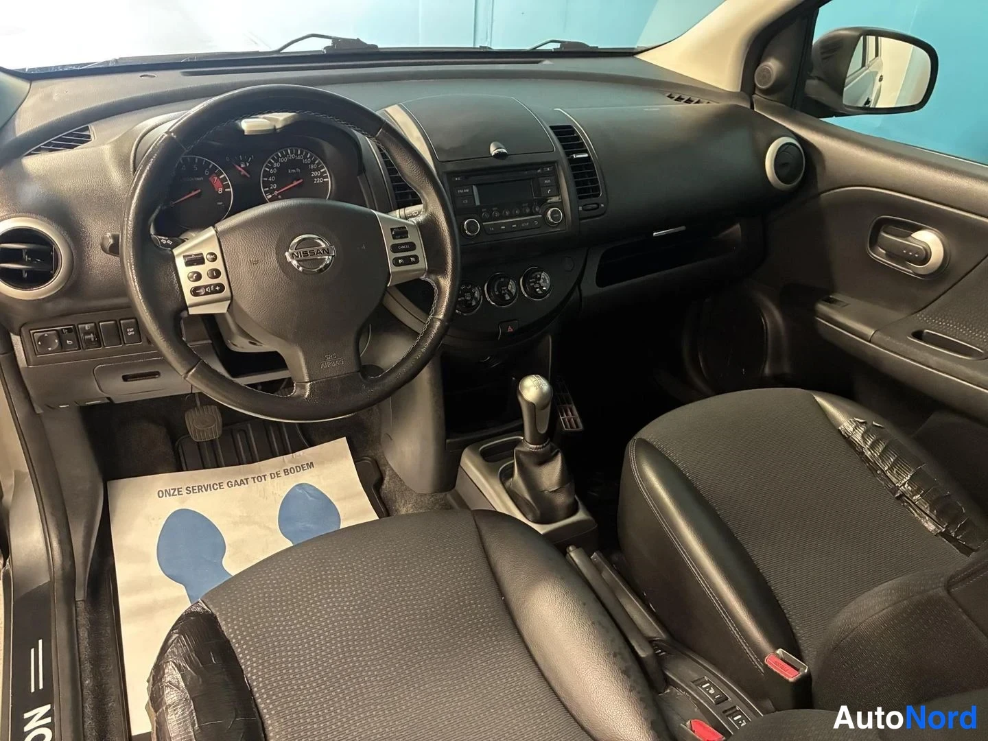 Harmaa Nissan Note 2013, ohjaamo, kuva 11