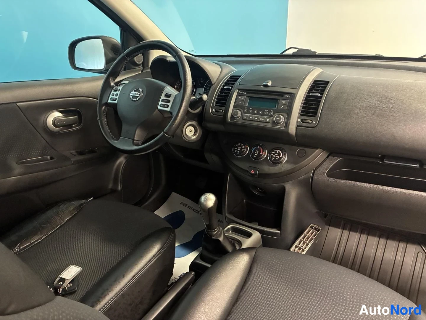 Harmaa Nissan Note 2013, ohjaamo, kuva 9