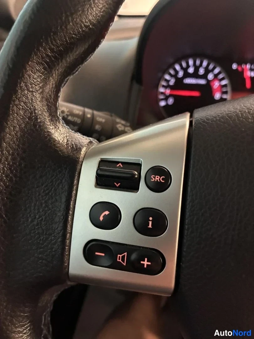 Harmaa Nissan Note 2013, yksityiskohta, kuva 17