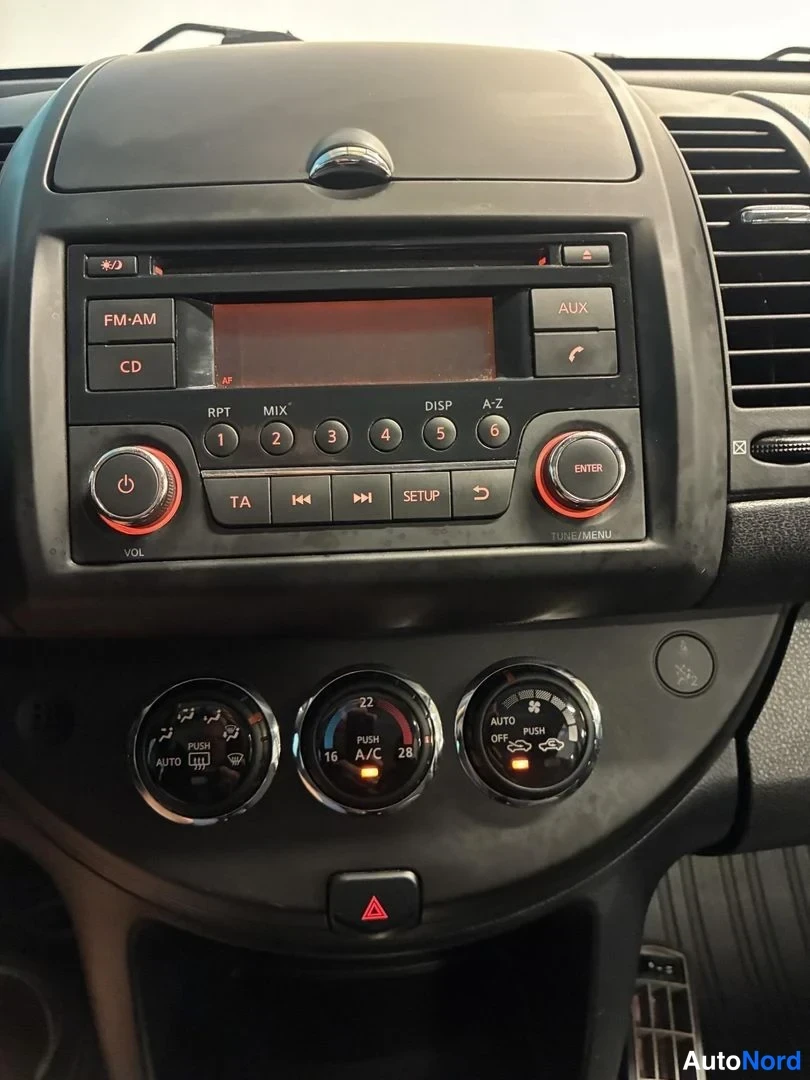 Harmaa Nissan Note 2013, ohjaamo, kuva 10