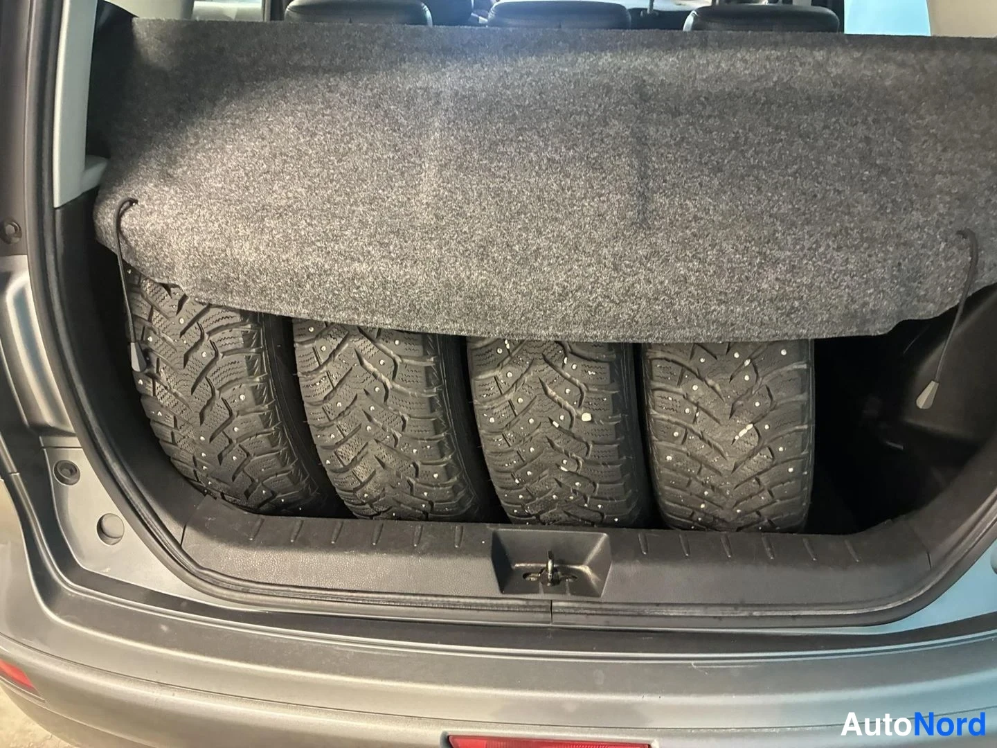 Harmaa Nissan Note 2013, tavaratila, kuva 15