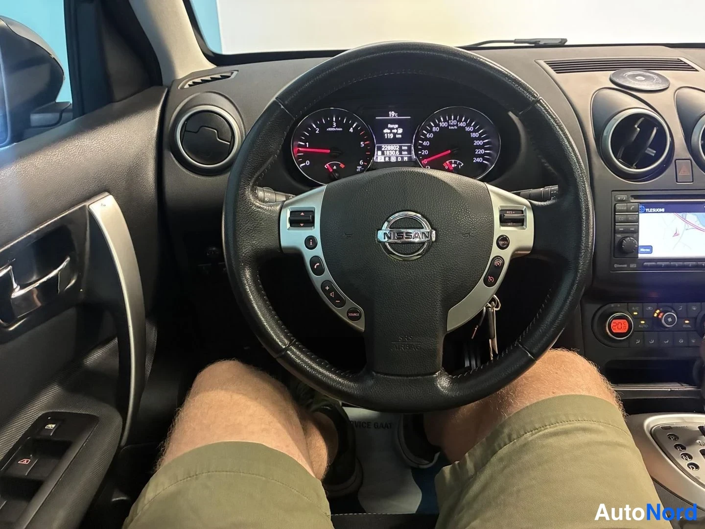 Violetti Nissan Qashqai 2010, ohjaamo, kuva 8