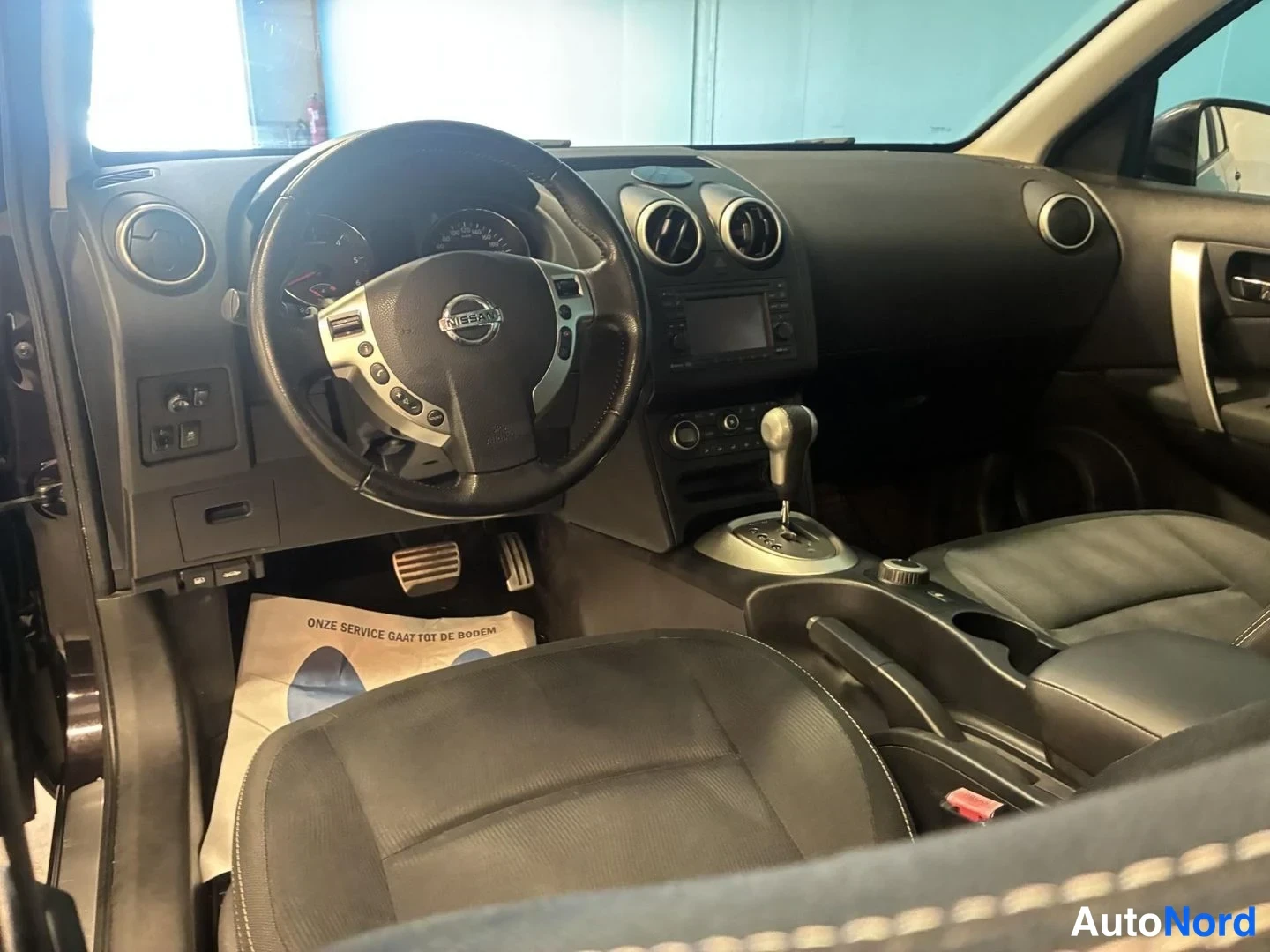 Violetti Nissan Qashqai 2010, ohjaamo, kuva 9