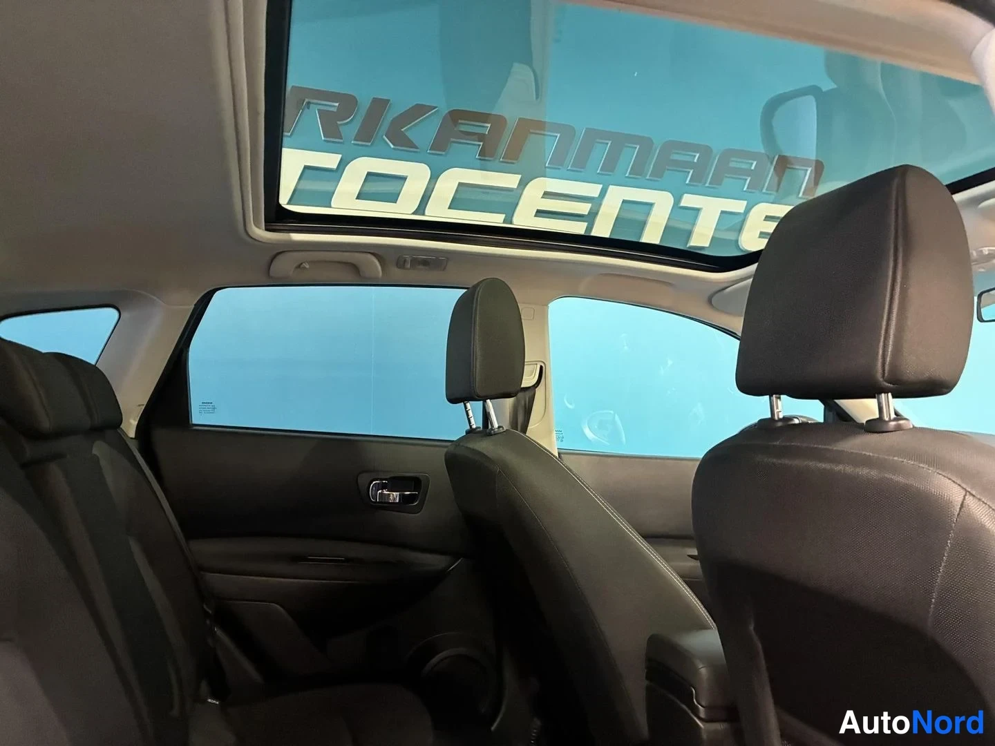 Violetti Nissan Qashqai 2010, takaistuimet, kuva 16