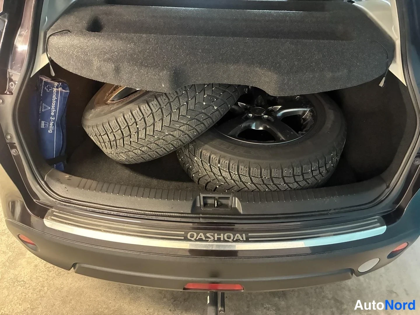 Violetti Nissan Qashqai 2010, tavaratila, kuva 17