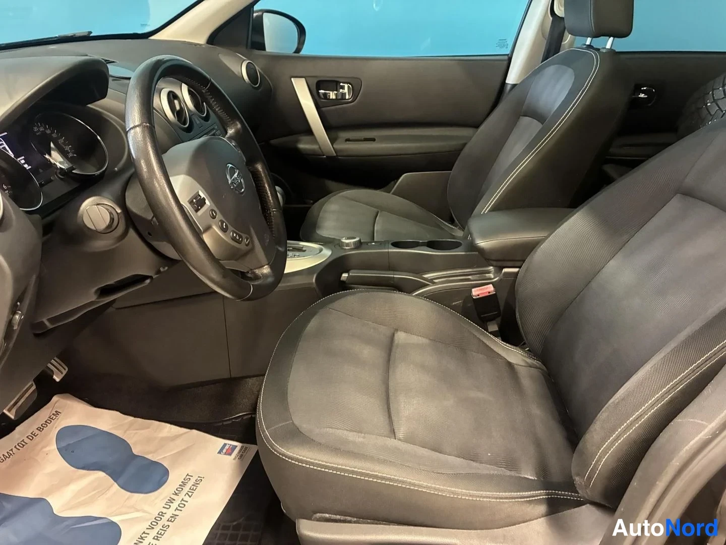 Violetti Nissan Qashqai 2010, ohjaamo, kuva 7