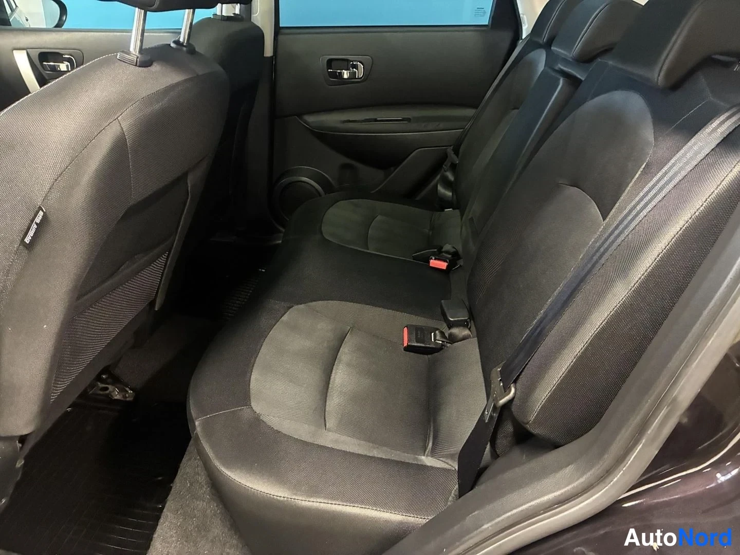 Violetti Nissan Qashqai 2010, takaistuimet, kuva 14