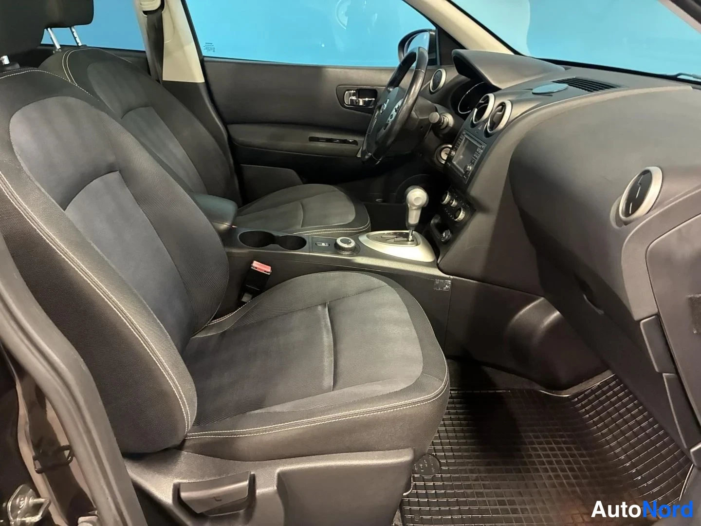 Violetti Nissan Qashqai 2010, etuistuimet, kuva 12