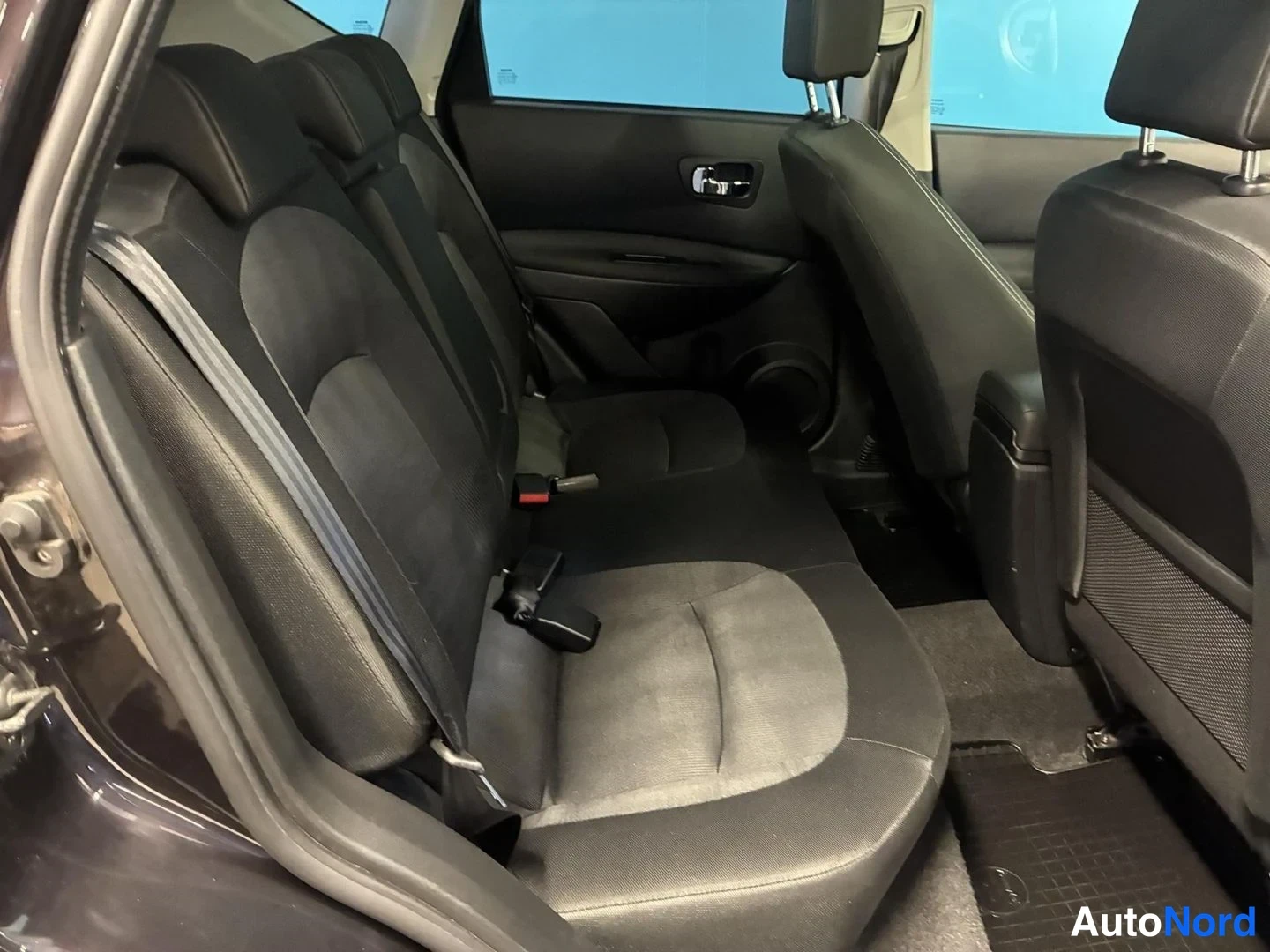 Violetti Nissan Qashqai 2010, takaistuimet, kuva 15