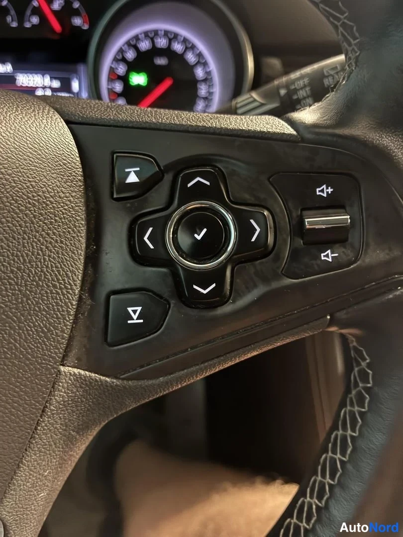 Valkoinen Opel Astra Sports Tourer 2017, yksityiskohta, kuva 23