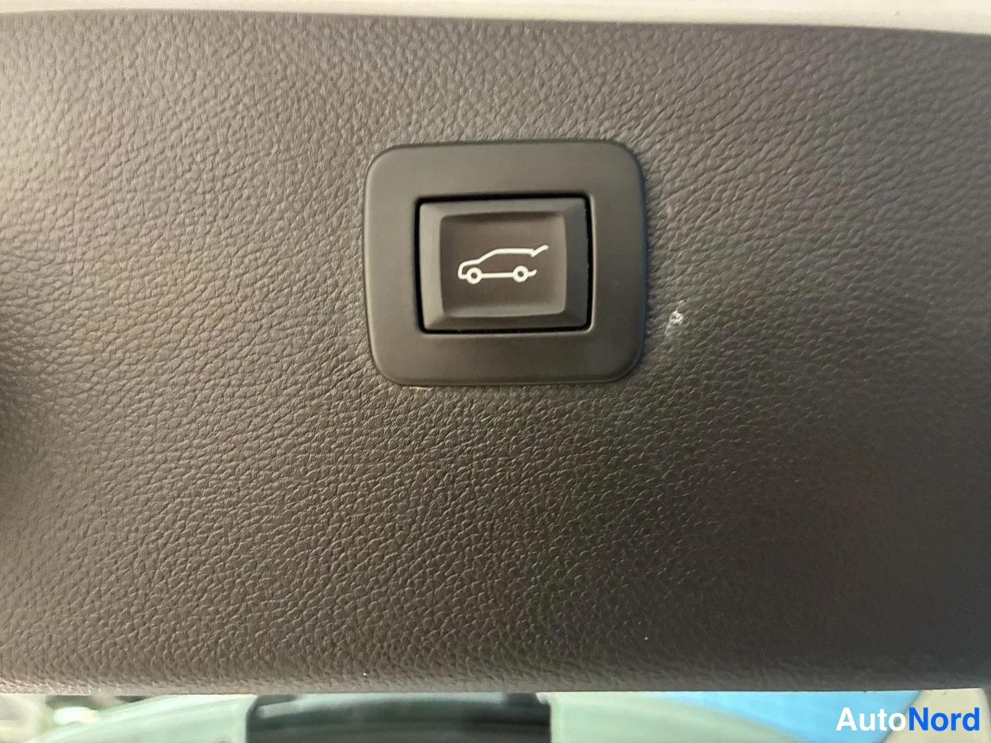 Valkoinen Opel Astra Sports Tourer 2017, yksityiskohta, kuva 18