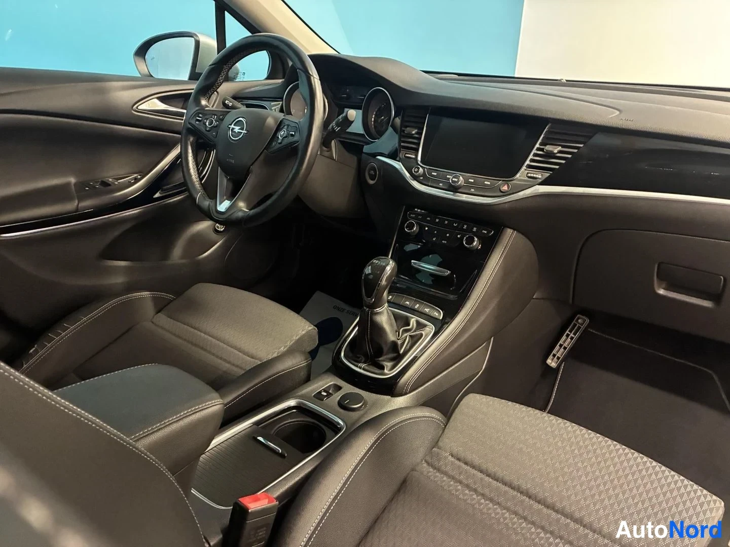 Hopea Opel Astra Sports Tourer 2016, ohjaamo, kuva 8