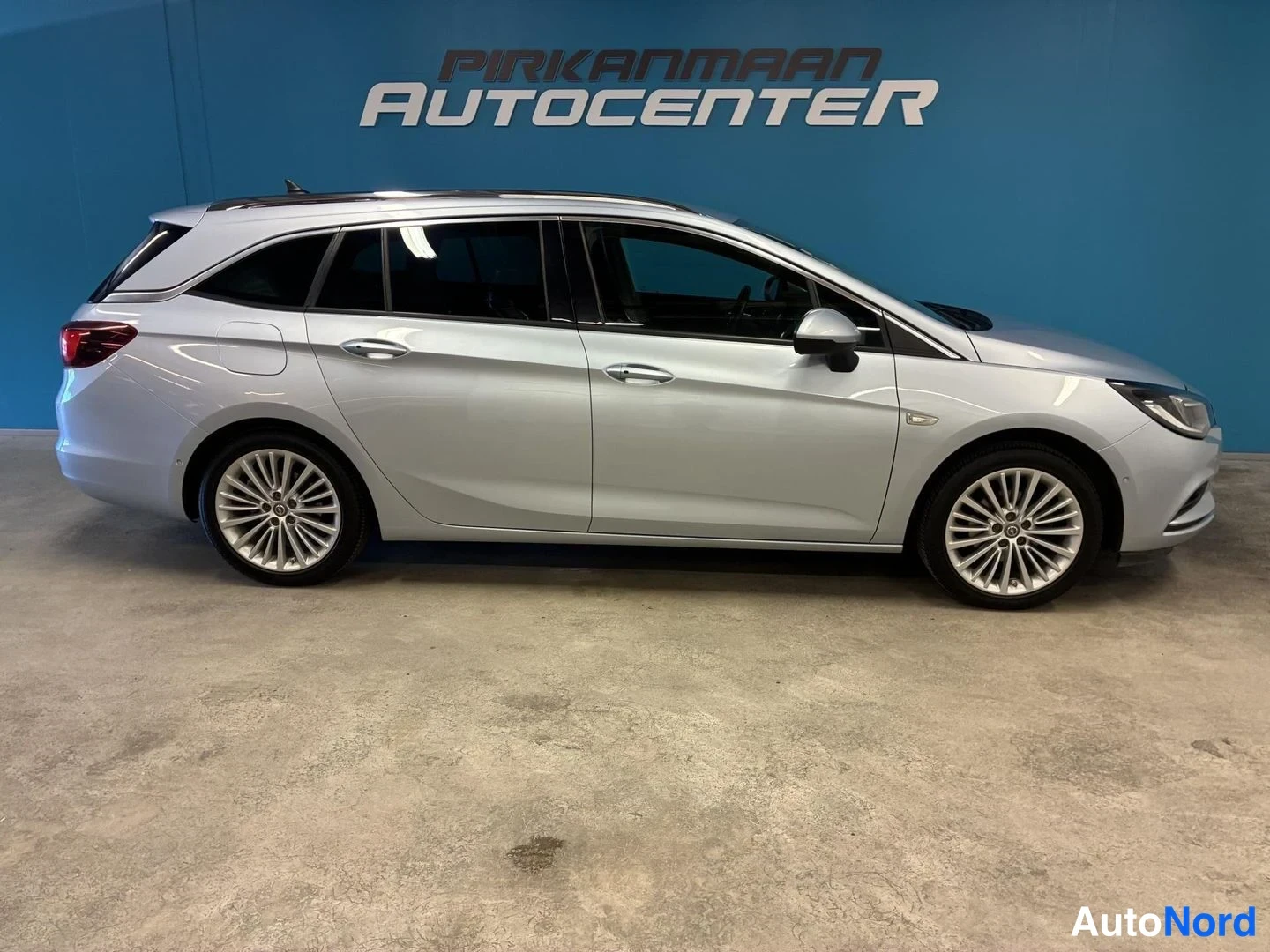 Hopea Opel Astra Sports Tourer 2016, etuviisto, keula oikealle, kuva 2