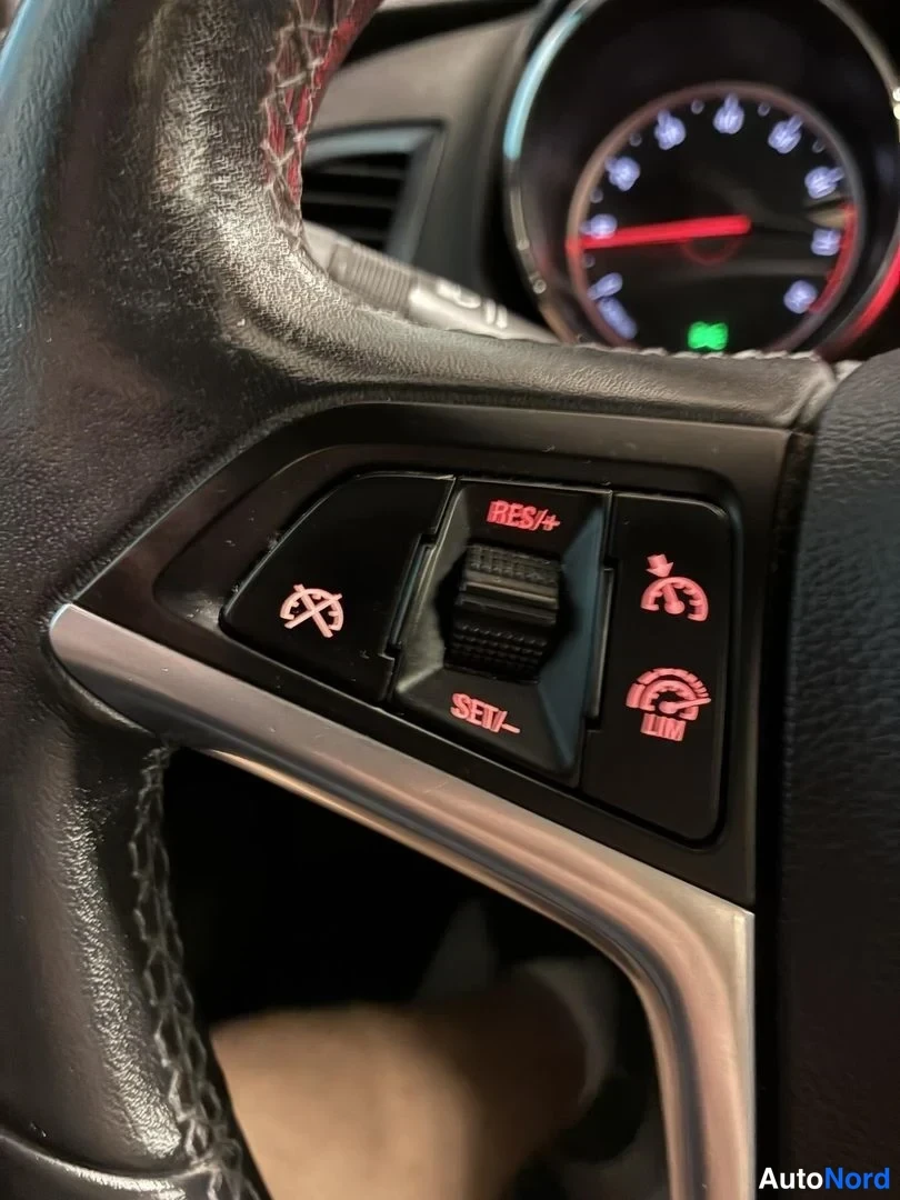 Valkoinen Opel Astra Sports Tourer 2014, yksityiskohta, kuva 19