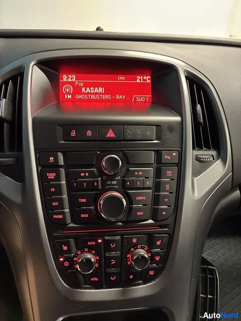 Valkoinen Opel Astra Sports Tourer 2014, ohjaamo, kuva 13