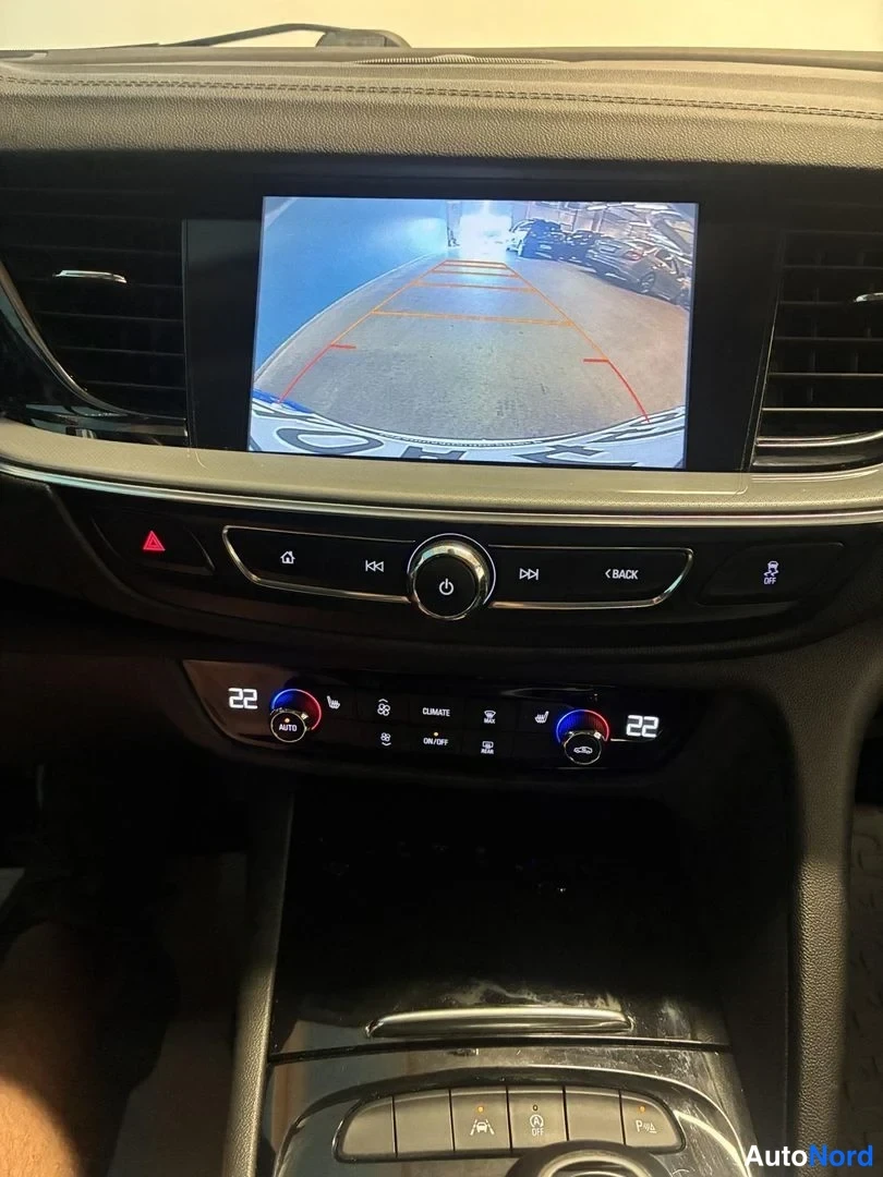 Valkoinen Opel Insignia Grand Sport 2017, yksityiskohta, kuva 16