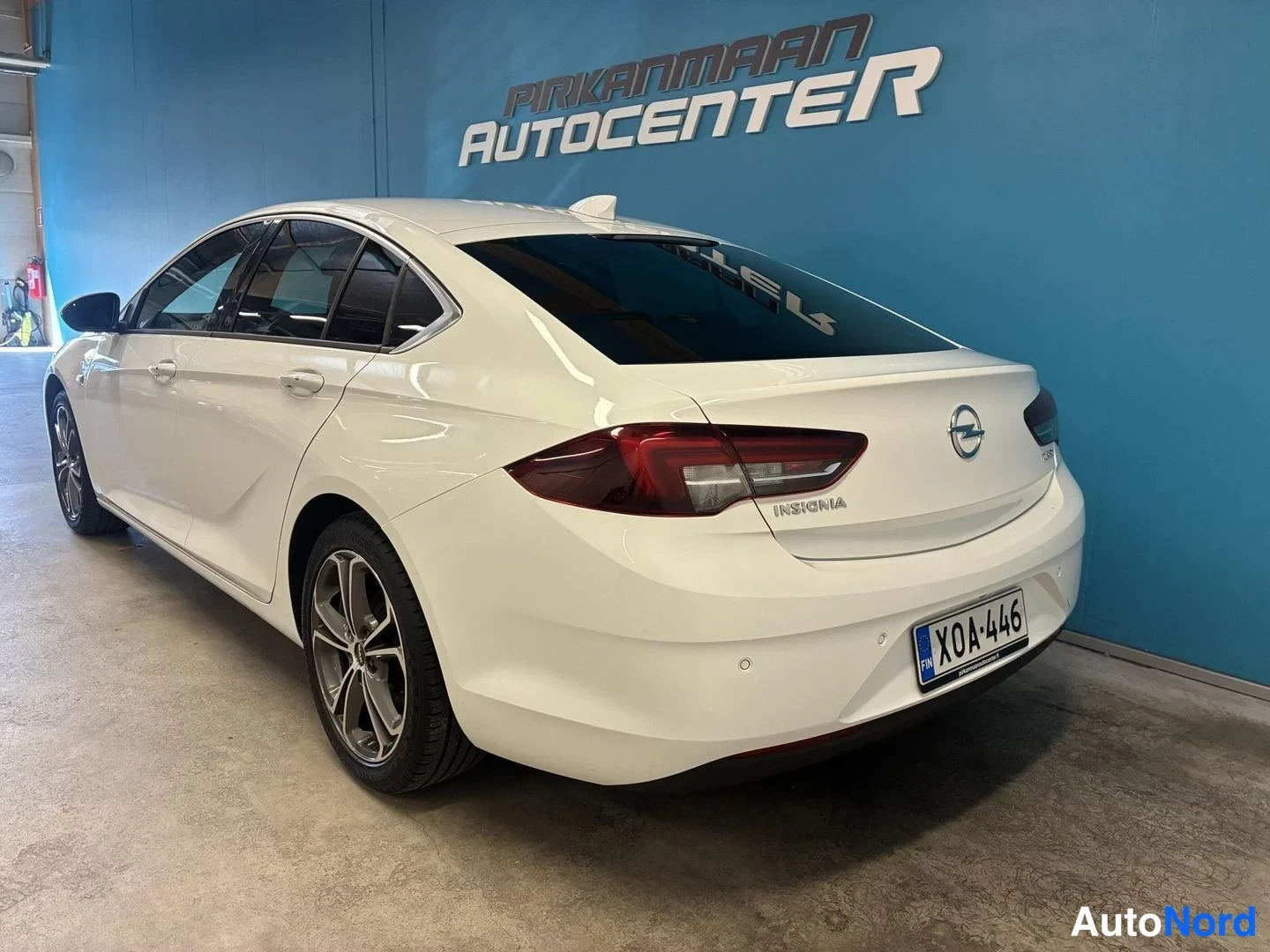 Valkoinen Opel Insignia Grand Sport 2017, takaviisto, kuva 5