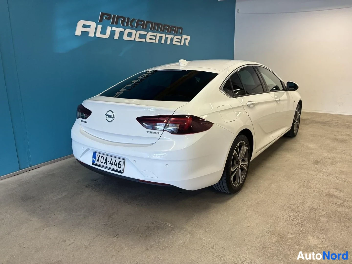 Valkoinen Opel Insignia Grand Sport 2017, takaviisto, kuva 6