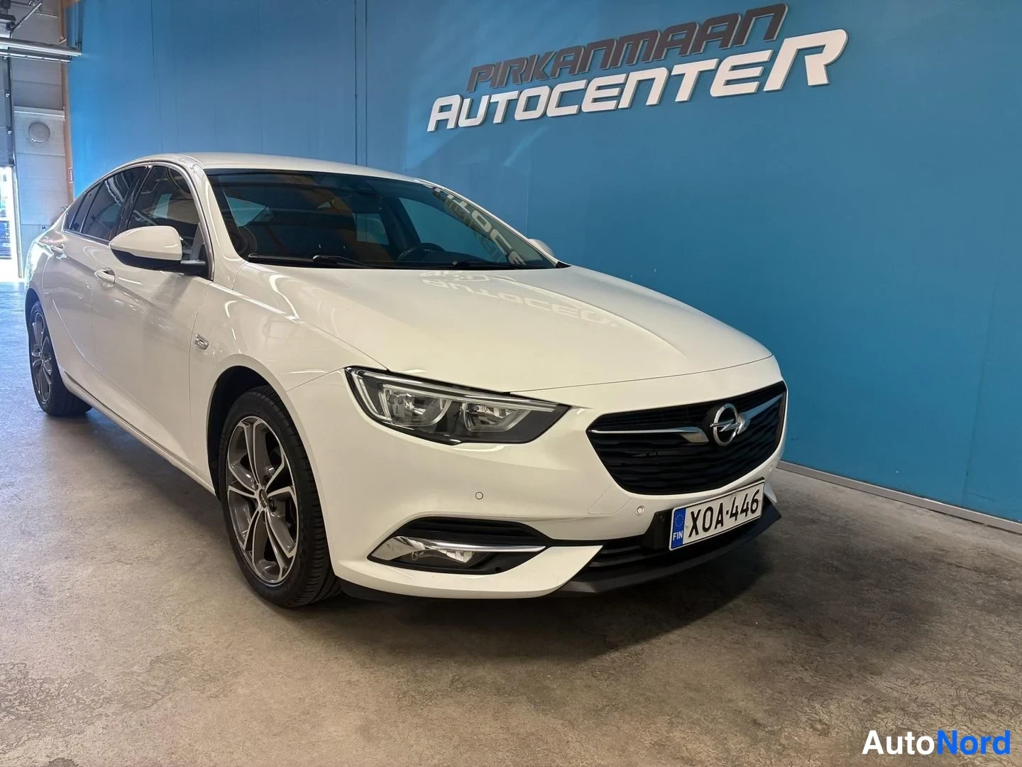 Valkoinen Opel Insignia Grand Sport 2017, etuviisto, keula oikealle, kuva 2
