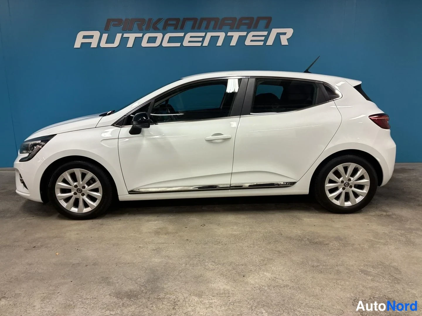 Valkoinen Renault Clio 2020, sivulta, kuva 3