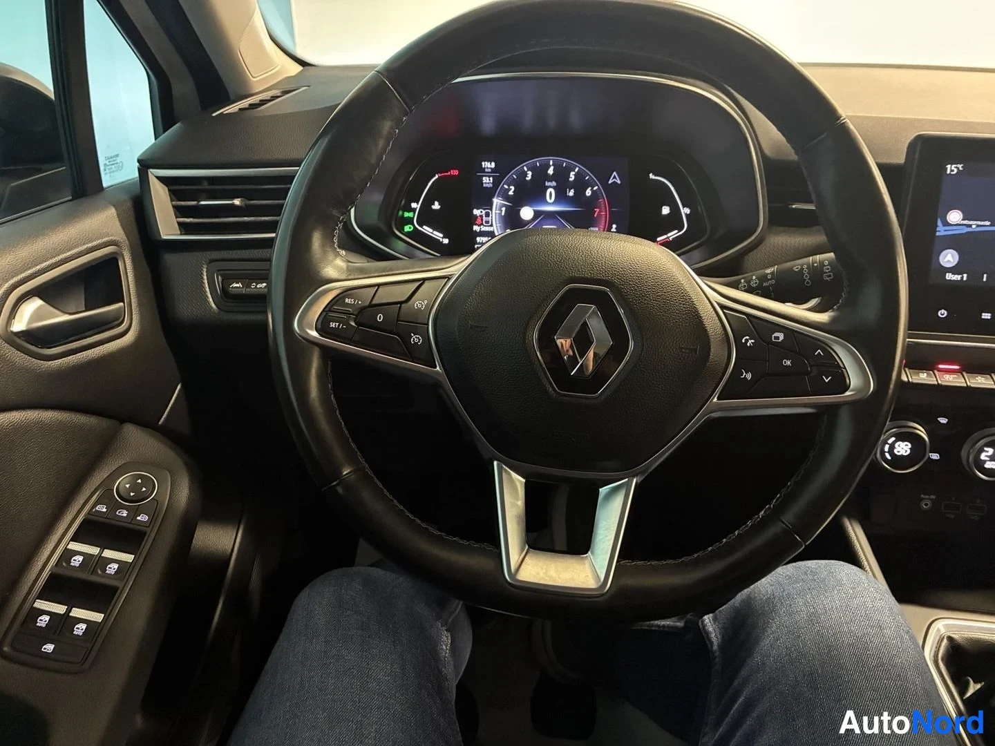 Valkoinen Renault Clio 2020, yksityiskohta, kuva 13