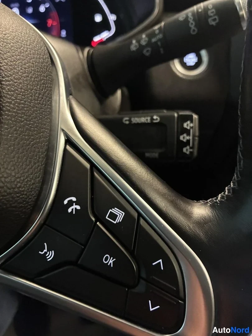 Valkoinen Renault Clio 2020, yksityiskohta, kuva 16