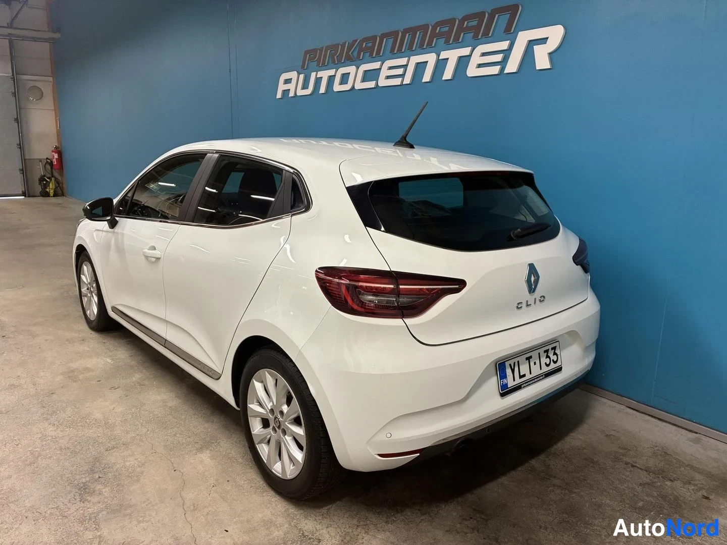 Valkoinen Renault Clio 2020, takaviisto, kuva 5