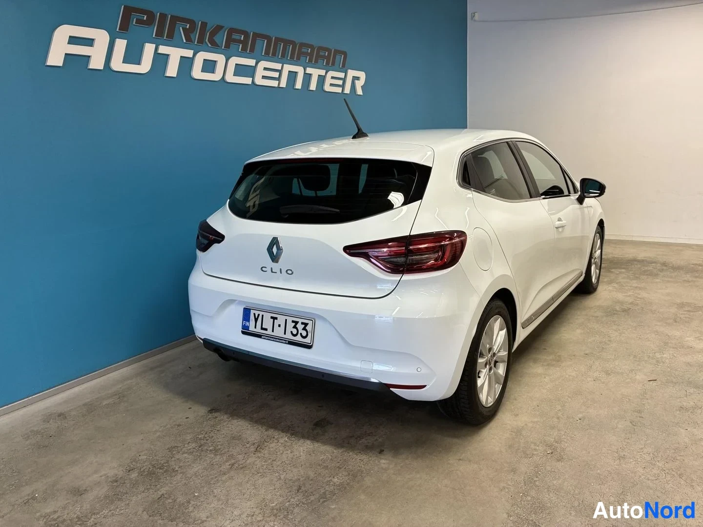 Valkoinen Renault Clio 2020, takaviisto, kuva 6
