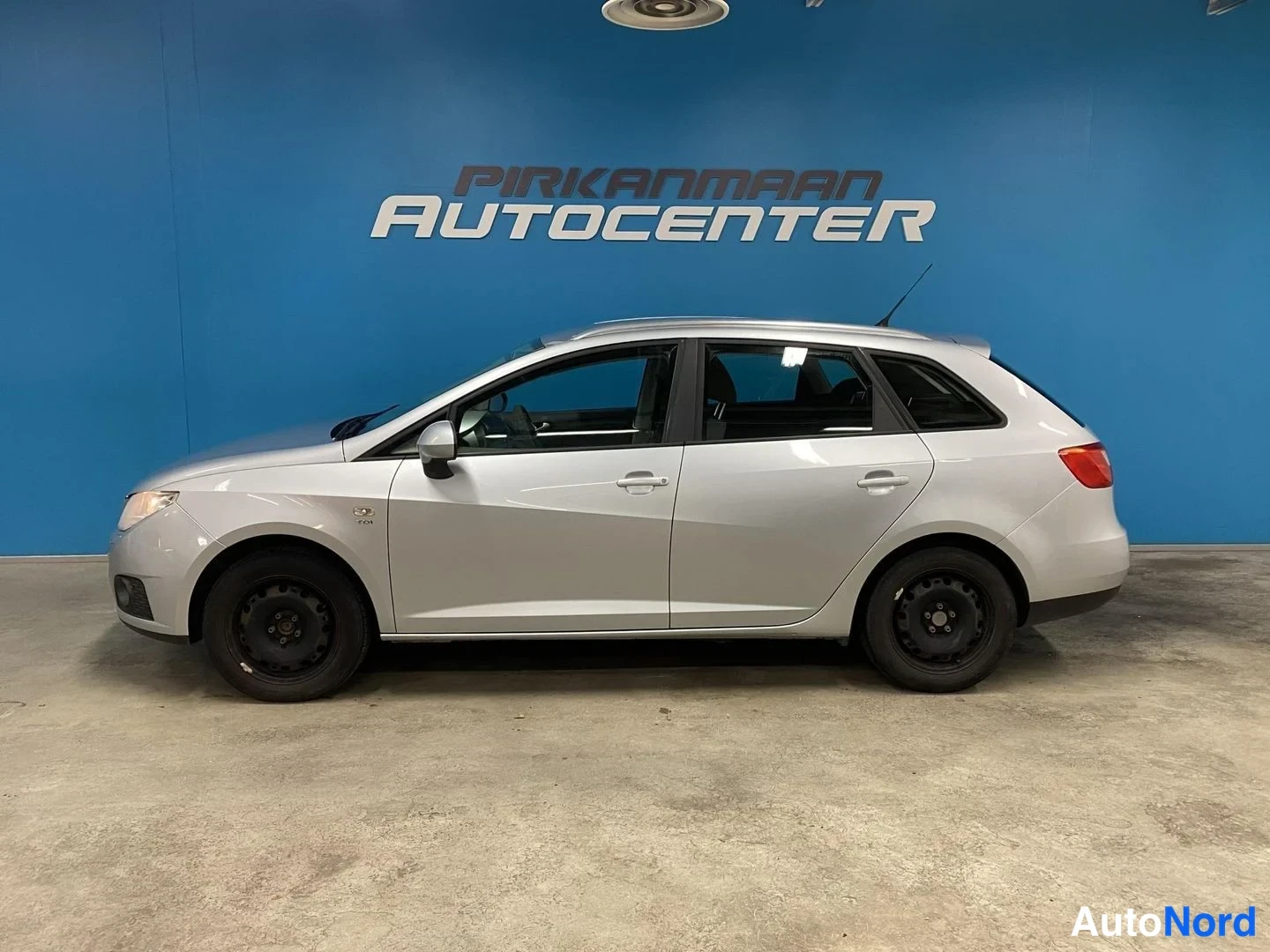 Harmaa Seat Ibiza ST 2011, etuviisto, keula vasemmalle, kuva 2
