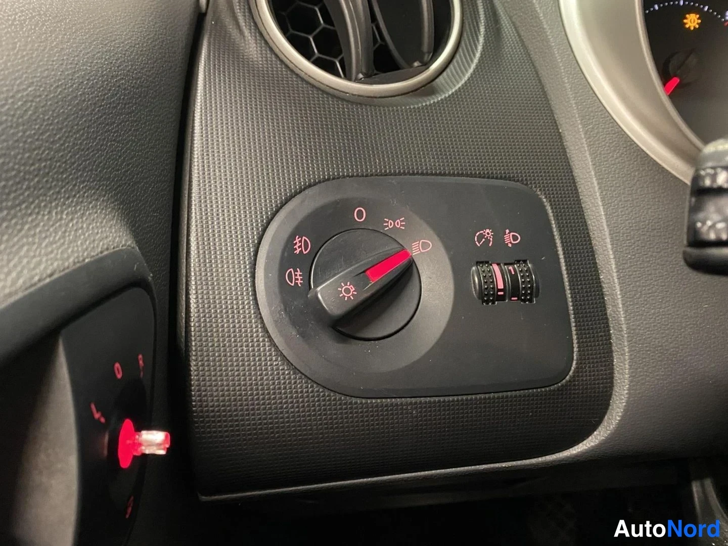 Harmaa Seat Ibiza ST 2011, yksityiskohta, kuva 18