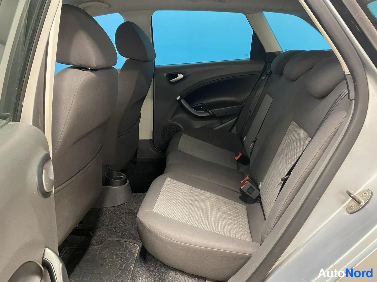 Harmaa Seat Ibiza ST 2011, takaistuimet, kuva 11