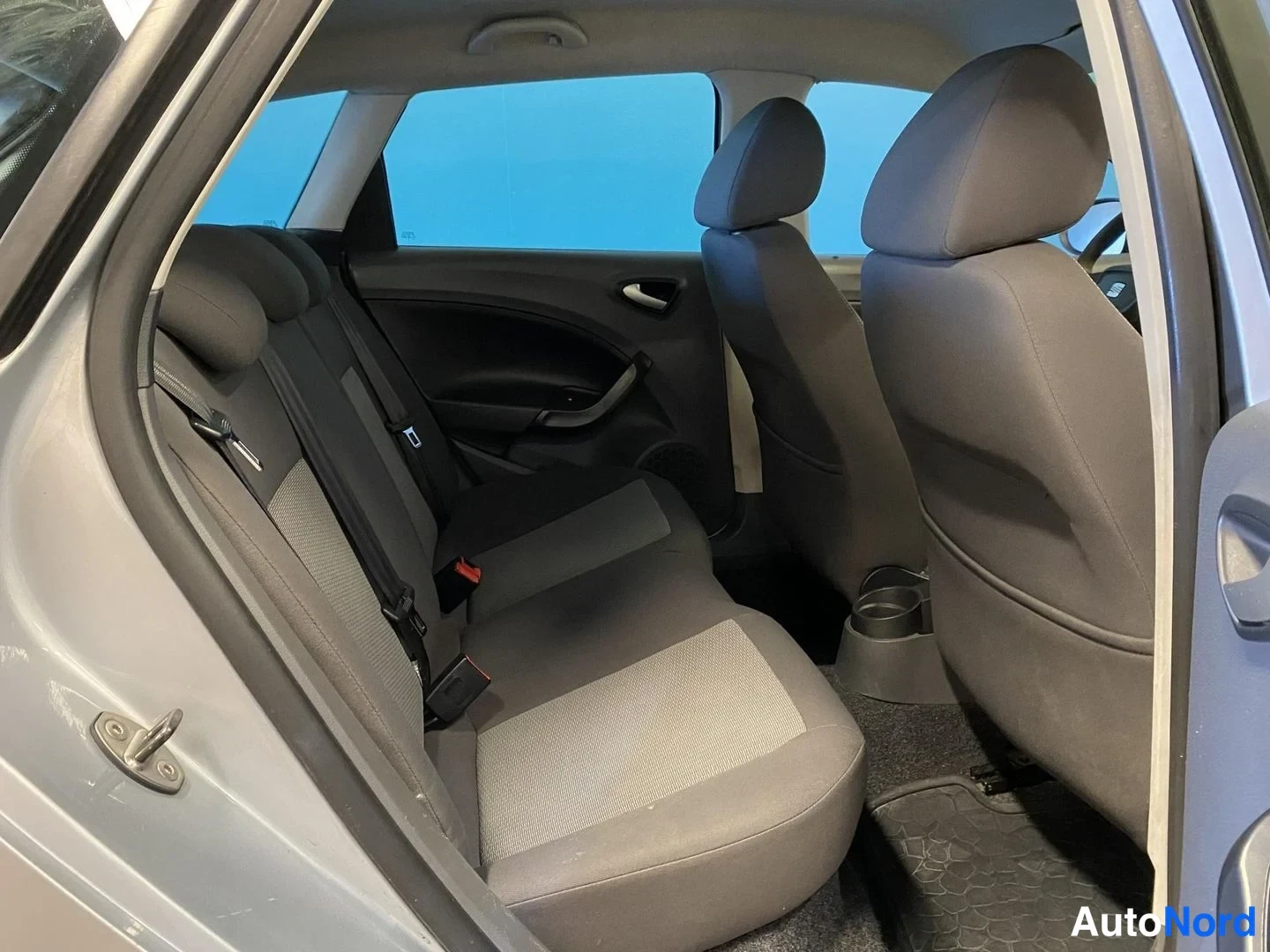 Harmaa Seat Ibiza ST 2011, takaistuimet, kuva 12