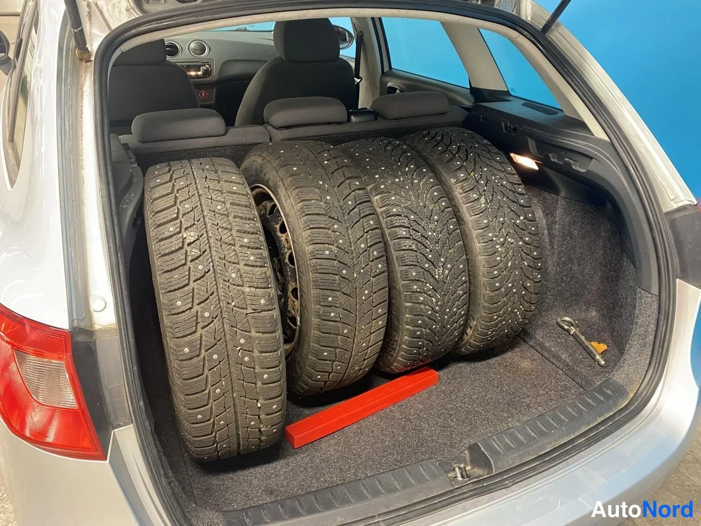 Harmaa Seat Ibiza ST 2011, tavaratila, kuva 13