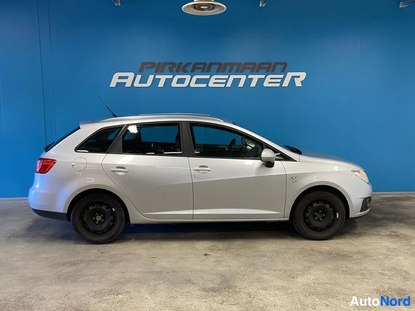 Harmaa Seat Ibiza ST 2011, etuviisto, keula oikealle, kuva 3