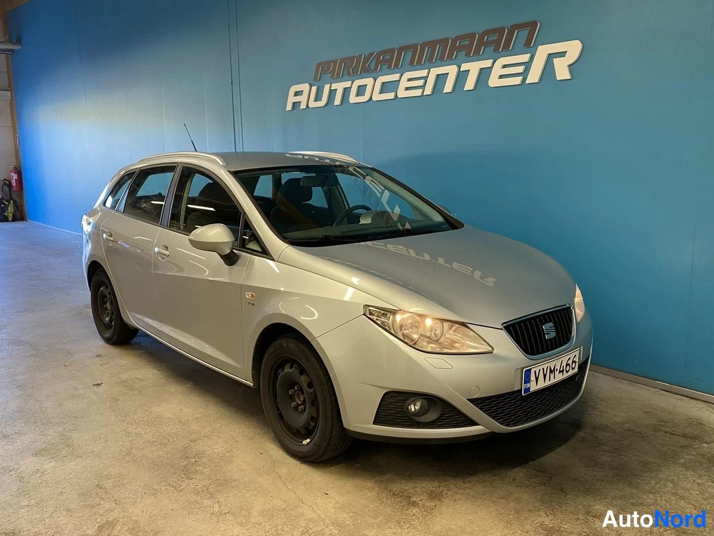 Harmaa Seat Ibiza ST 2011, etuviisto, keula oikealle, kuva 4
