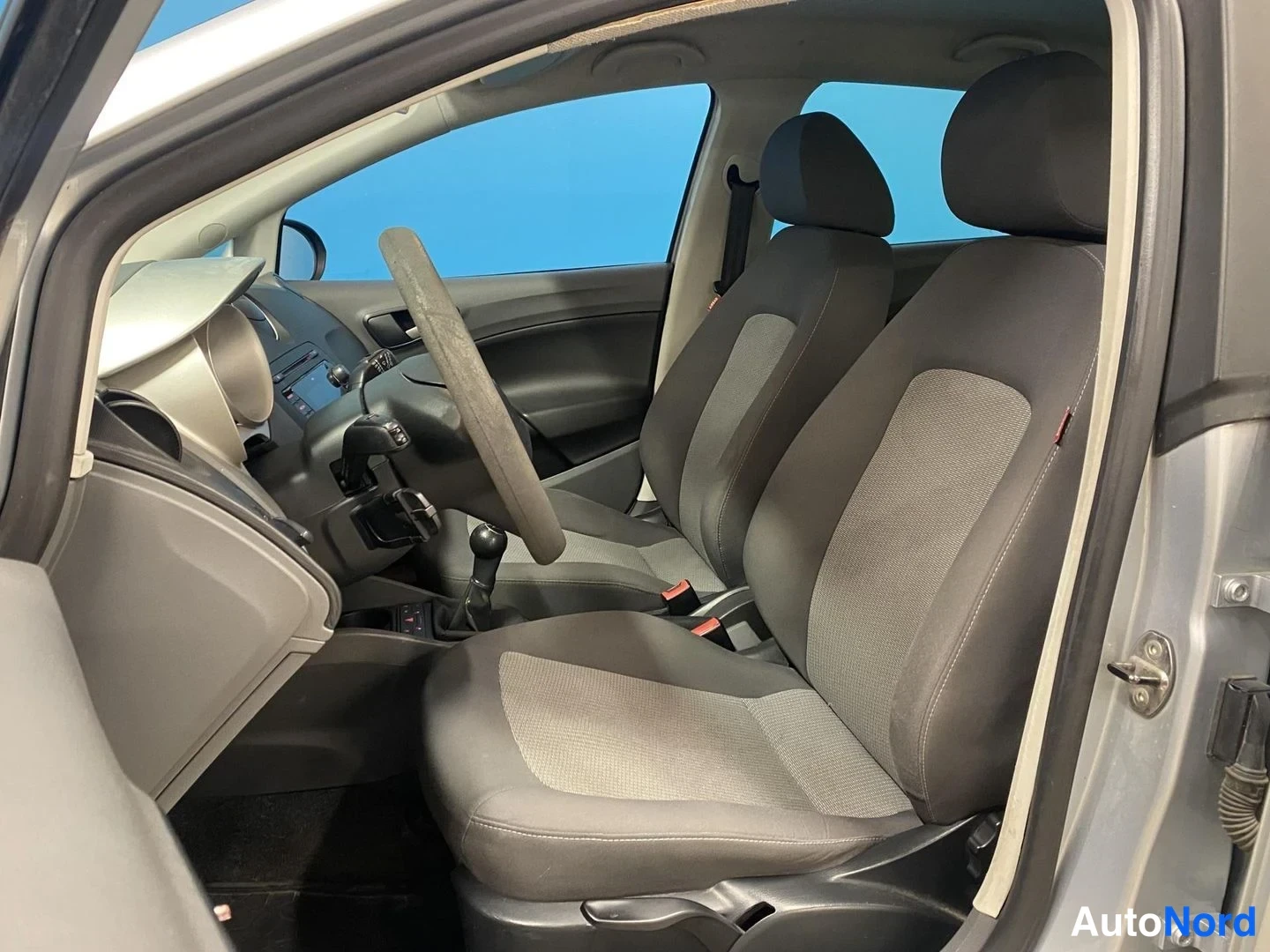 Harmaa Seat Ibiza ST 2011, etuistuimet, kuva 9