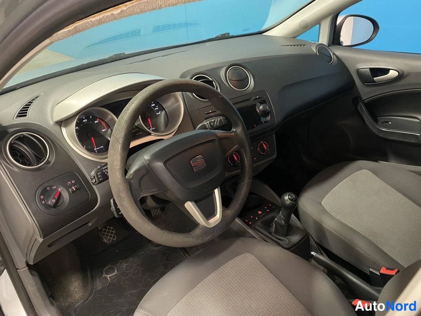 Harmaa Seat Ibiza ST 2011, ohjaamo, kuva 7