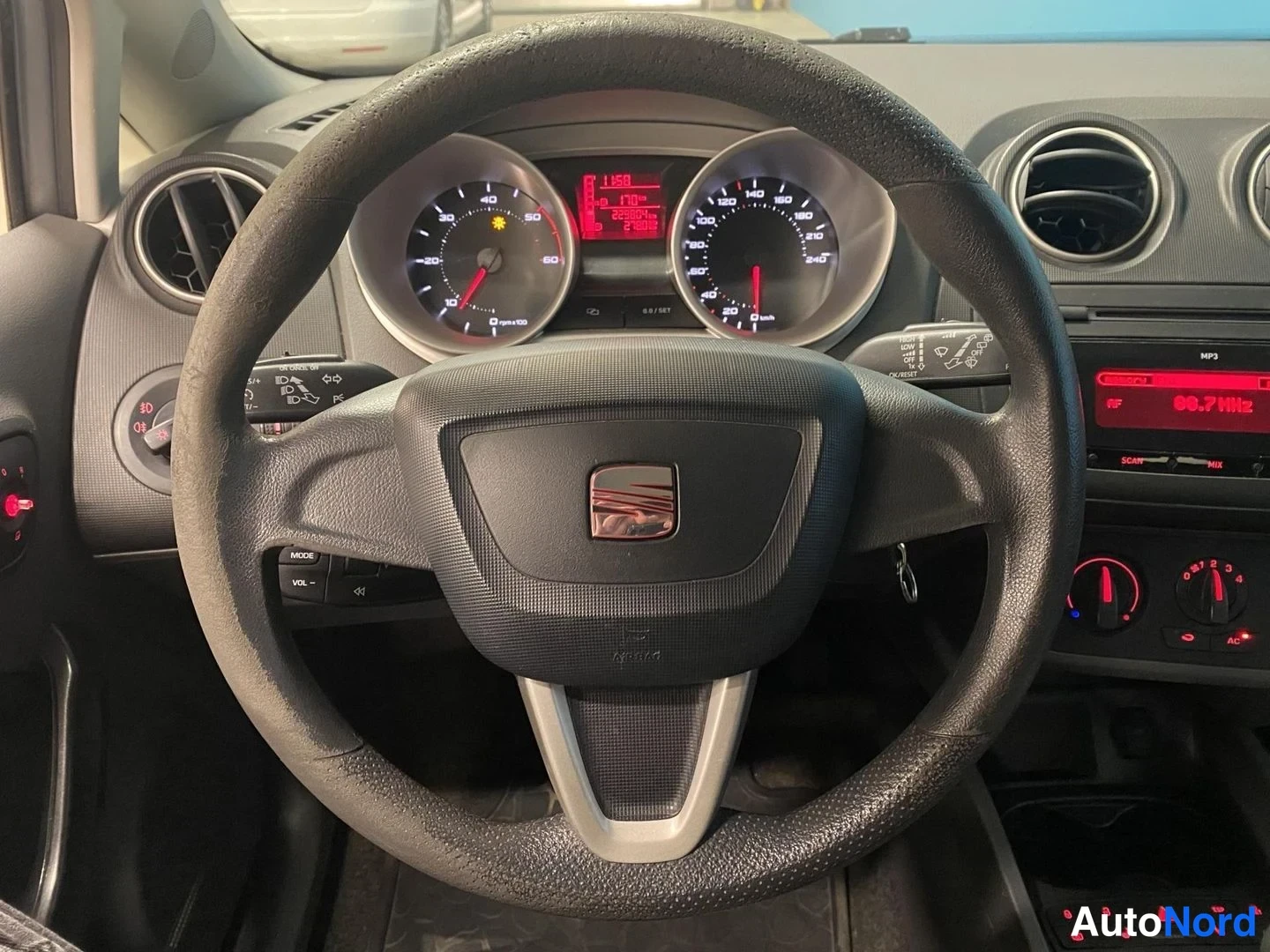 Harmaa Seat Ibiza ST 2011, ohjaamo, kuva 8