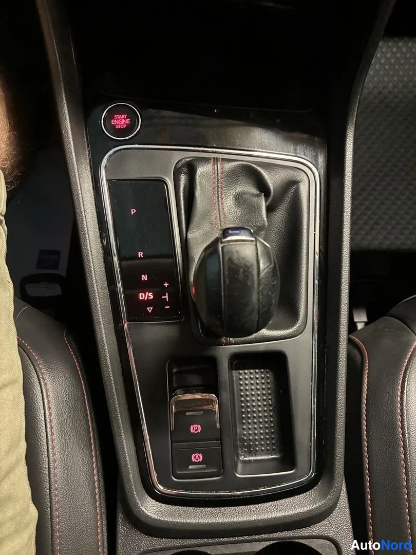 Musta Seat Leon 2017, yksityiskohta, kuva 20