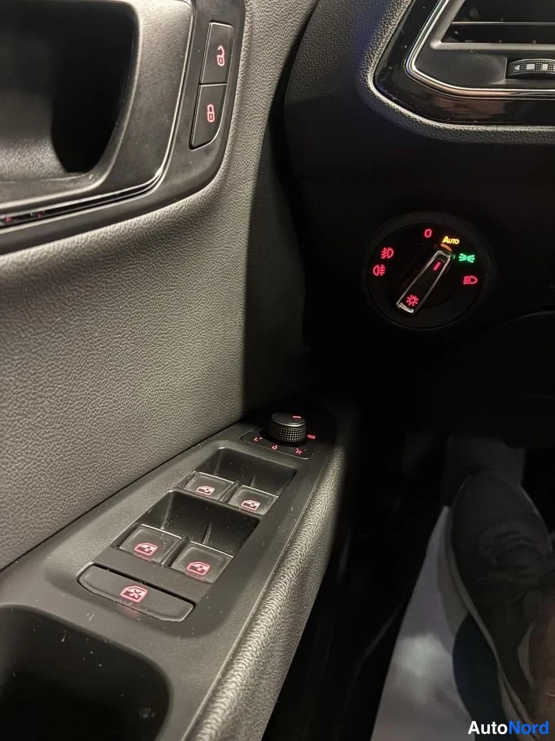 Musta Seat Leon 2017, yksityiskohta, kuva 21
