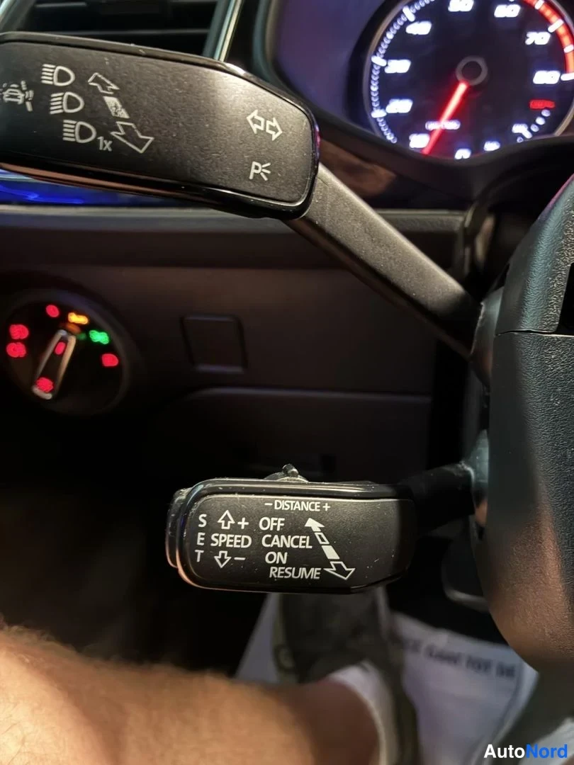 Musta Seat Leon 2017, yksityiskohta, kuva 15