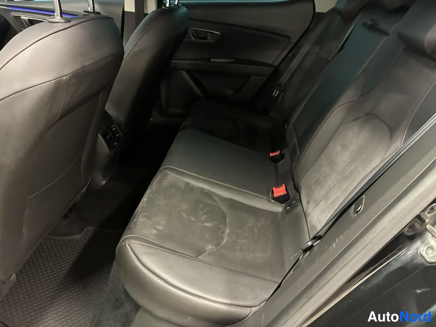 Musta Seat Leon 2017, takaistuimet, kuva 12