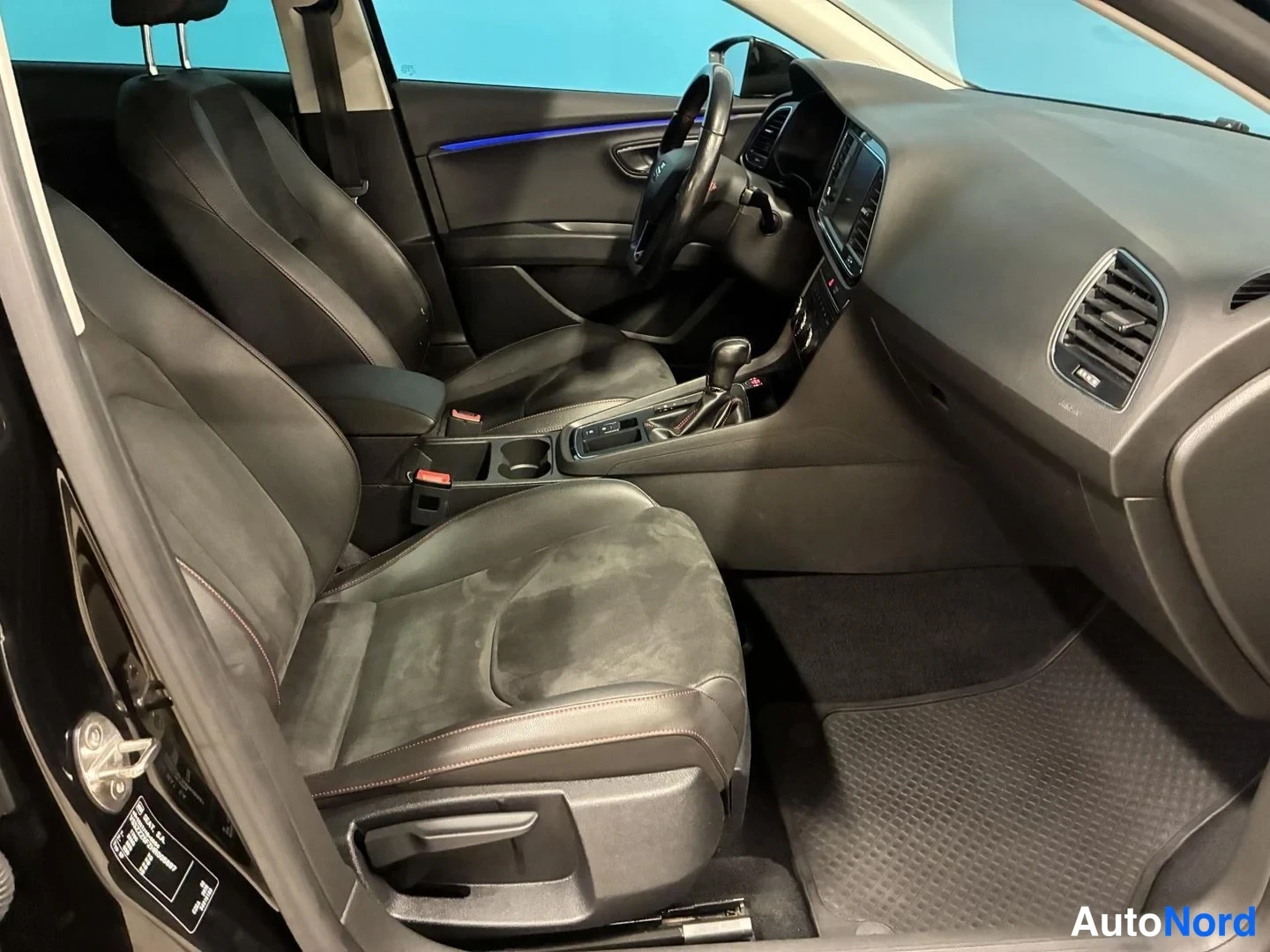 Musta Seat Leon 2017, etuistuimet, kuva 11