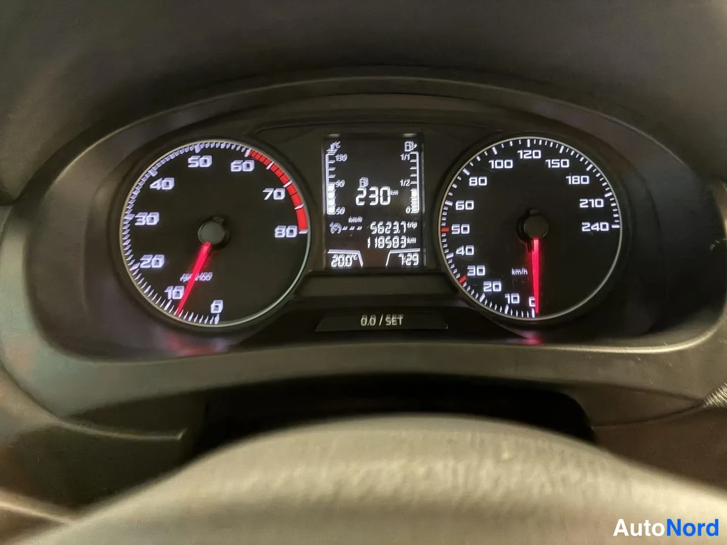 Punainen Seat Toledo 2015, yksityiskohta, kuva 15