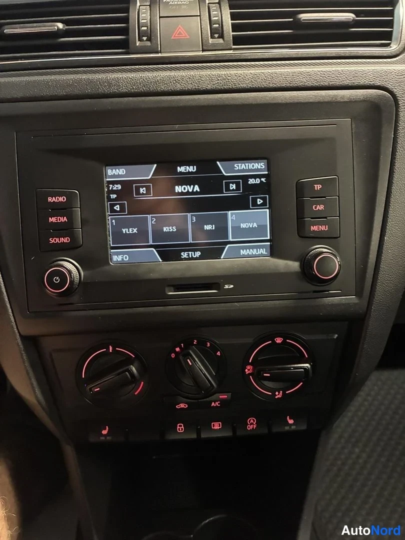 Punainen Seat Toledo 2015, yksityiskohta, kuva 16